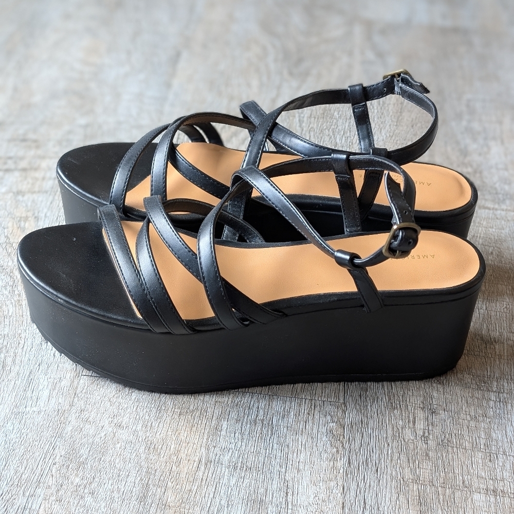 American Eagle Black Strappy Platform Sandle Size 9 NWOT